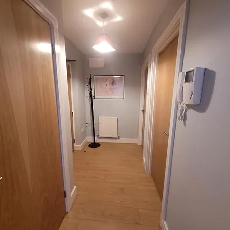 Lesley Court- A Lovely Spacious 2 Bedroom Apartment By Catchpole Stays Челмсфорд Экстерьер фото