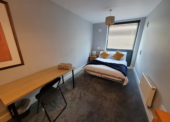 Lesley Court- A Lovely Spacious 2 Bedroom Apartment By Catchpole Stays
