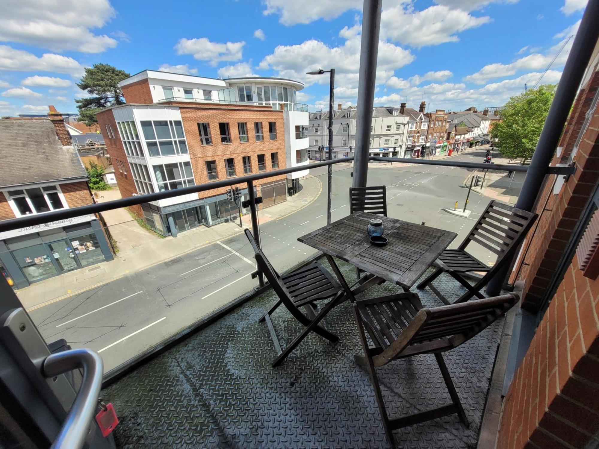 Lesley Court- A Lovely Spacious 2 Bedroom By Catchpole * Chelmsford