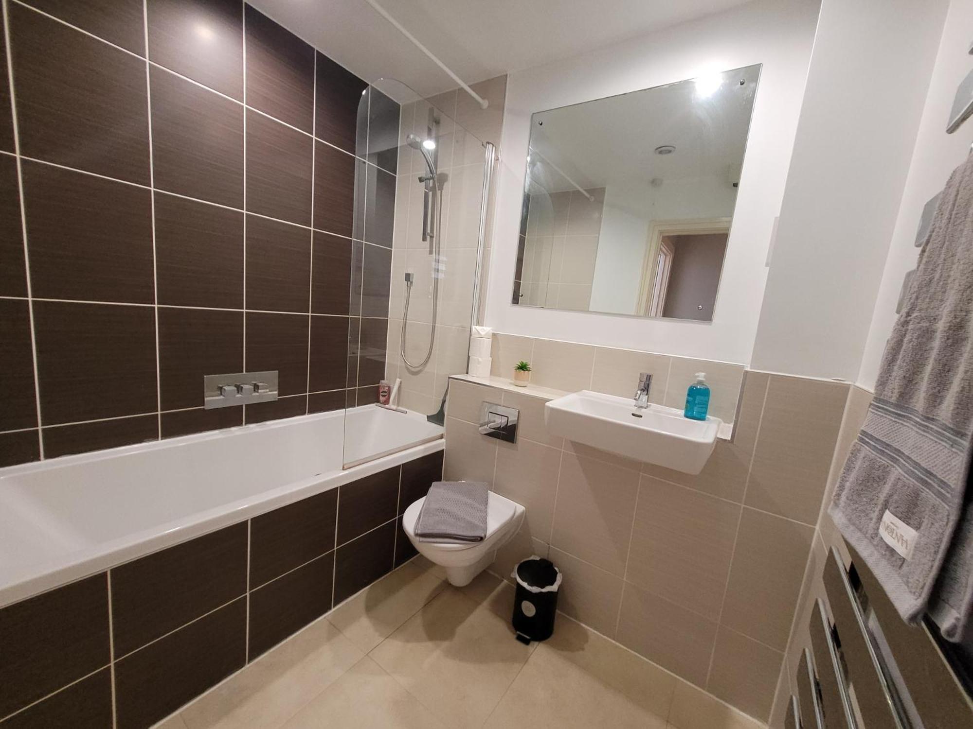Lesley Court- A Lovely Spacious 2 Bedroom By Catchpole Apartment *